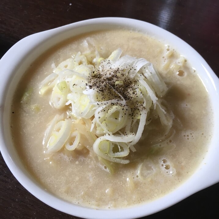 余った味噌汁でみそバター牛乳ラーメン レシピ 作り方 By ちび助115 楽天レシピ